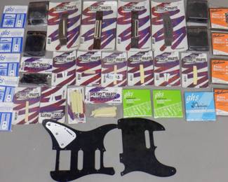 BOX GUITAR ACCESSORIES NOS