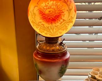 Antique Gone With The Wind Lamp