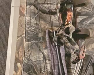 1 of 5 pictures - Hoyt Protec XT 3000 Compound Bow 26-29" draw & #50-60 Pull