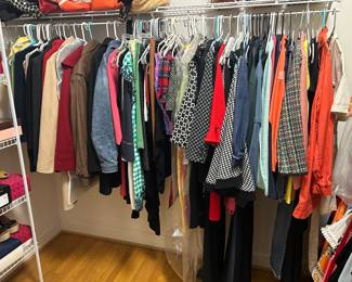 Women’s clothes size small, 4-6