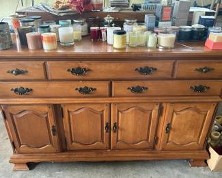 Maple buffet with hutch