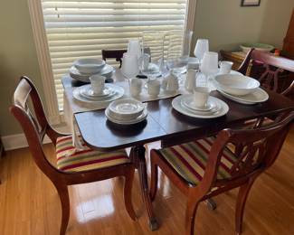 Sweet Duncan Phyfe Mahogany Drop Leaf Table with (4) Matching Duncan Phyfe Chairs 