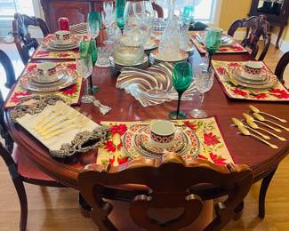 Beautiful Mahogany Dining Table with
With Lovely Caved Swan Pedestal &
Set of (6) Matching Dining Chairs 