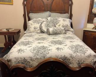 Stunning Mahogany Antique Full Size Bed