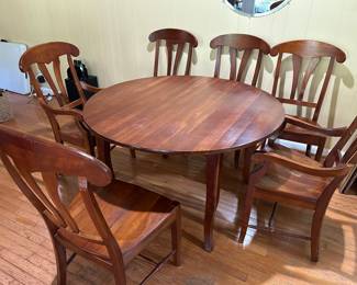 Kitchen table is round without leaf 