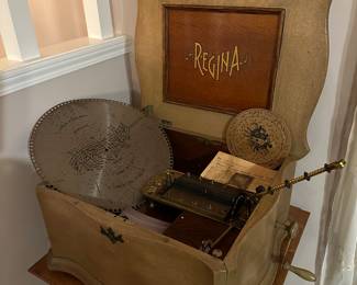 Antique Regina Corona music box. 