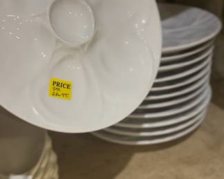 Set of 12 oyster plates