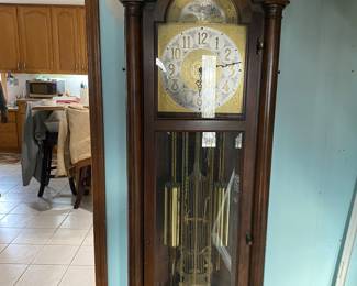 Beautiful grandfather clock that Works $200 in great condition