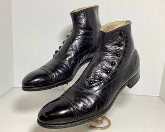 BIHY108 Antique Edwin Capp, Gentlemens Leather Dress Shoes Very nice, well kept, early 1900's men's formal, high button, dress shoes.&nbsp;

