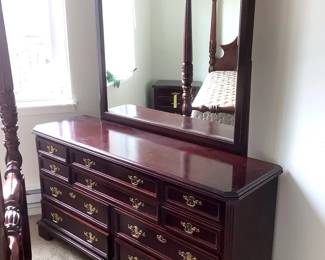 RUVE201 Bassett Federal Style Dresser With Mirror Federal style dresser with mirror made by Bassett Furniture Company. The mirror has a split bonnet pediment and center finial to the top. Dresser has 2 wide drawers to the center with 2 smaller drawers to each side
