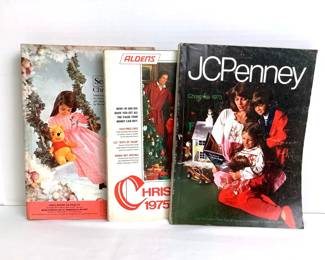 BIHY221 1970s Vintage Christmas Catalogs 1973 Sears Christmas catalog. Nice and bright color pages does have some wear to it but all the pages are there and the backing seems to be in good condition.&nbsp;
