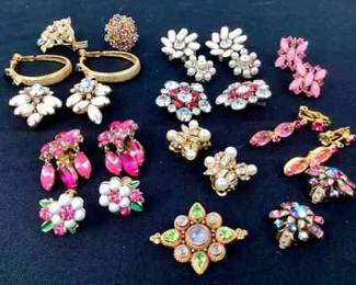 BIHY902 Vintage Costume Jewelry 11 pairs of earrings, 1 ring, 2 pins.
