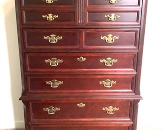 RUVE204 Bassett Tall Dresser Made by Bassett furniture is this tall dresser with 6 drawers. Has brass like hardware. Dresser does have some nicks as shown in the pictures but still in good condition.
