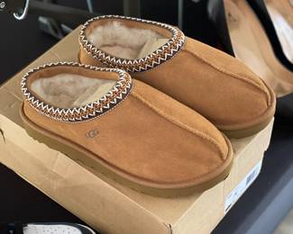 Size 8 Uggs new in box
