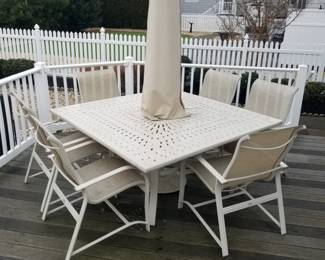 Very nice patio dining set
