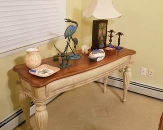 Elegant foyer table matches coffee table & end table