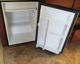 GE undercabinet fridge