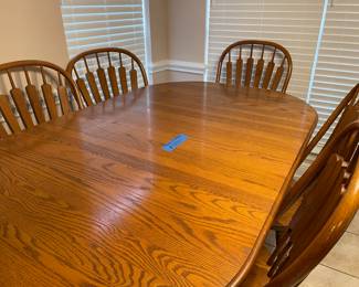 Kitchen table w/6 chairs extra leaf