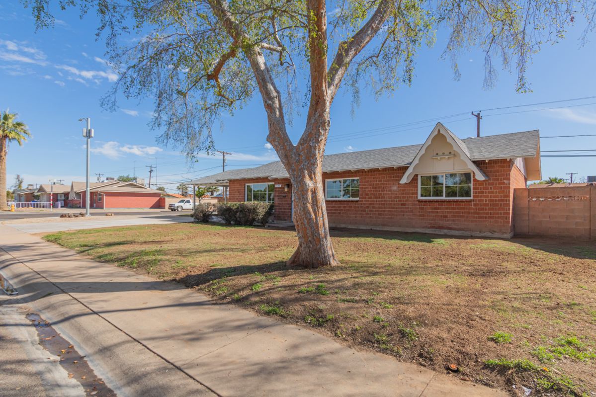 Phoenix Estate! Red Brick Home 4107 W. Ocotillo... starts on 3/10/2024