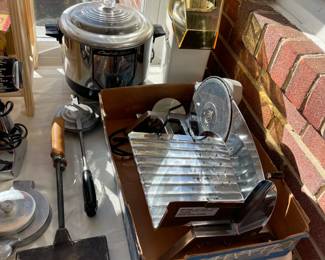 Vintage Rival electric food/meat slicer.