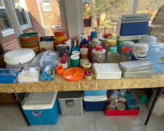 Tons of vintage-to-now coolers and thermoses.