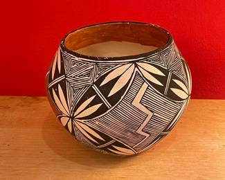 Acoma pot