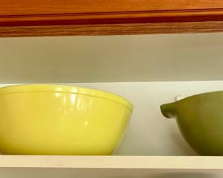 Pyrex bowls