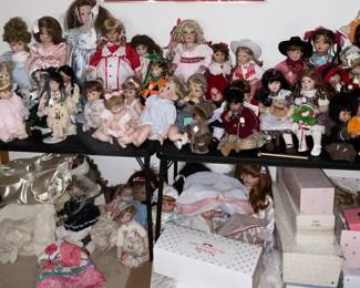 Quantity of contemporary Dolls