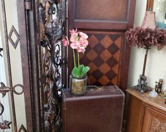 Vintage Samsonite suitcase