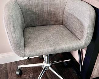 Brand New, Just put together yesterday office chair / desk chair 