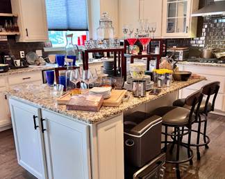 Dinnerware, Kitchen Items and Décor 