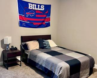 Full Size Bedroom Set, Bed, Nightstand and Chest of Drawers