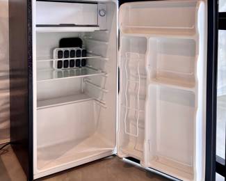 Mini Fridge / Refrigerator