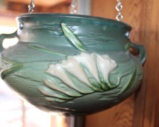 Roseville Freesia hanging planter