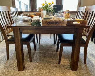 Stylish Wooden Dining Room Table w/ 6 Matching Chairs (Black Leather Seats)