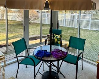 Like New Patio Set…Table, Four Chairs, & Umbrella