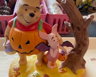 Pooh and Friends "A Frightful Night Keeps Friends Held Tight" Figurine