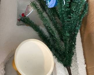 Disney Store Winnie the Pooh Christmas Tree in Box