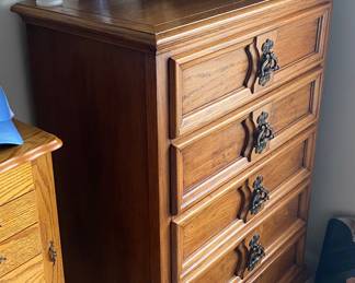 Chest of Drawers with Suite