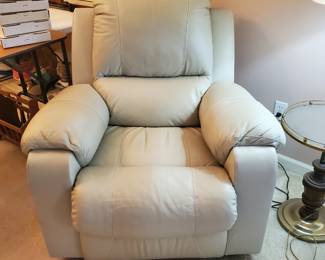 Super nice electric recliner