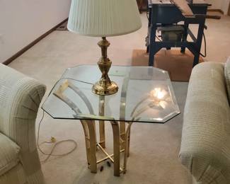 Brass and glass 80s table - brass lamp