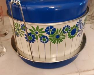 Super Retro like new cake taker