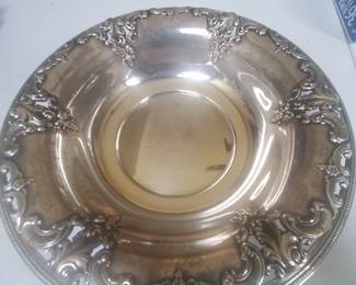 Grande Baroque bowl, pattern edge is cut out.  I believe it's from Wallace