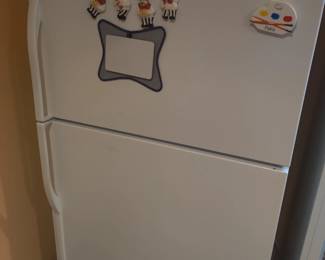 Top freezer/fridge works all the way!