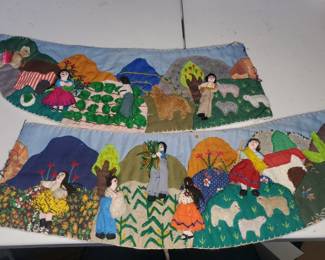 This colorful 2-piece collar is handmade