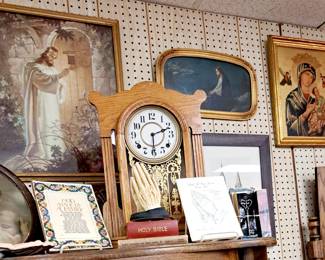 Religious collectibles. Vintage Jesus framed prints