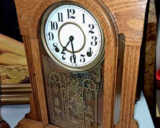Antique clocks. E. Ingraham mantle clock