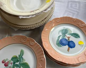 Complete set of 8 Mottahedeh dessert plates