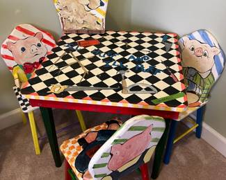 Three Little Pigs child table and chairs