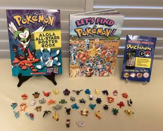 MSS226 Forty Pokémon Mini Figures & Three Books